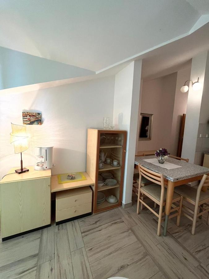 Apartament Gorana Apartman With Swimming Pool Jelsa  Zewnętrze zdjęcie