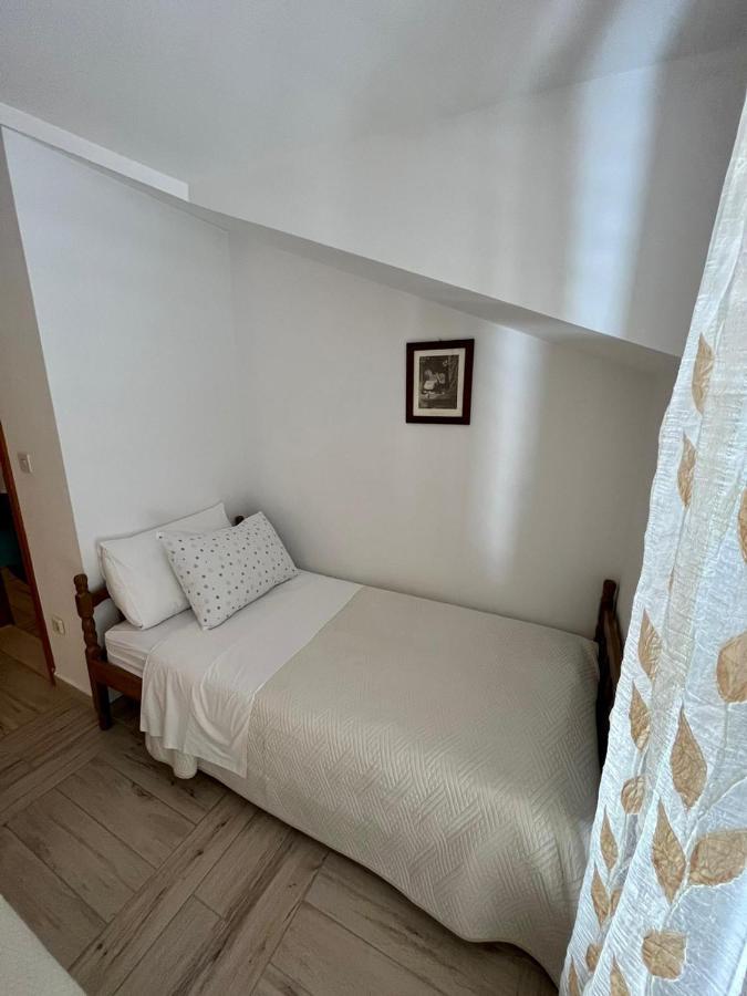 Apartament Gorana Apartman With Swimming Pool Jelsa  Zewnętrze zdjęcie
