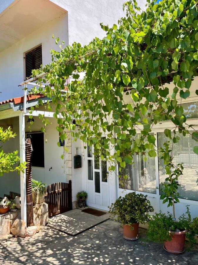 Apartament Gorana Apartman With Swimming Pool Jelsa  Zewnętrze zdjęcie