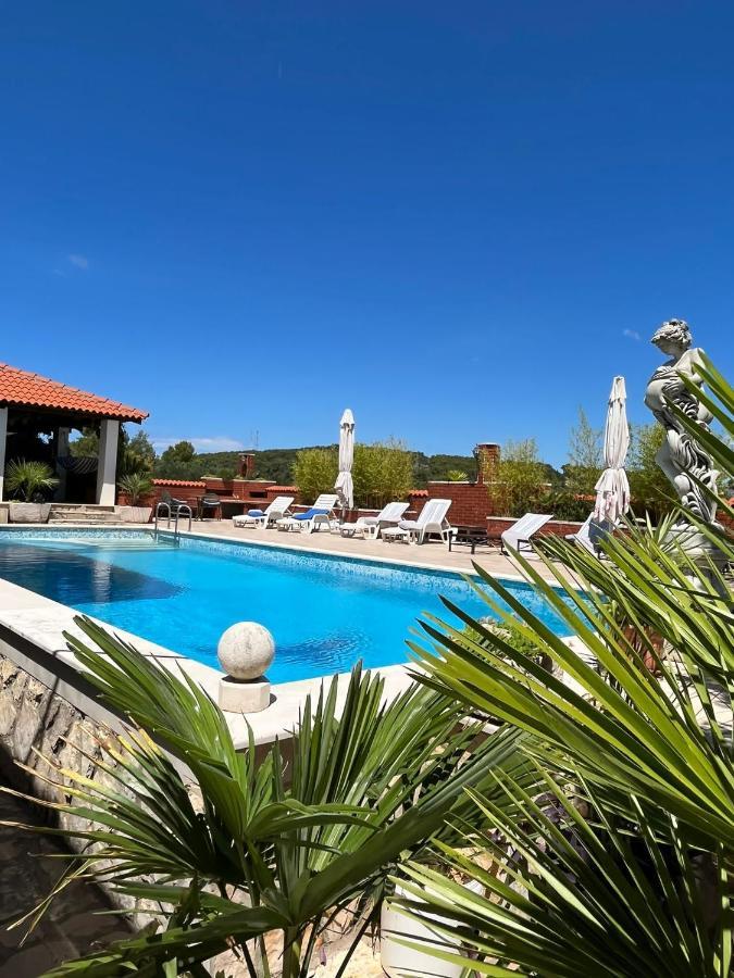 Apartament Gorana Apartman With Swimming Pool Jelsa  Zewnętrze zdjęcie