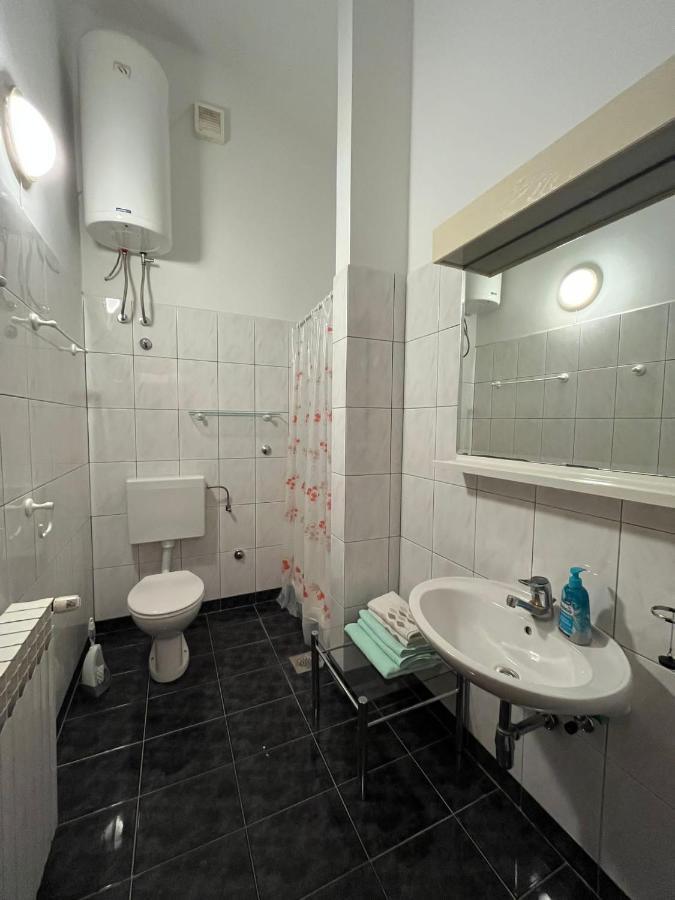 Apartament Gorana Apartman With Swimming Pool Jelsa  Zewnętrze zdjęcie
