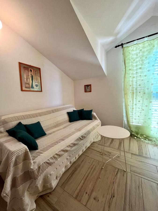 Apartament Gorana Apartman With Swimming Pool Jelsa  Zewnętrze zdjęcie