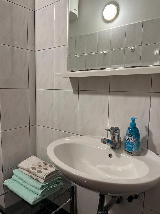 Apartament Gorana Apartman With Swimming Pool Jelsa  Zewnętrze zdjęcie