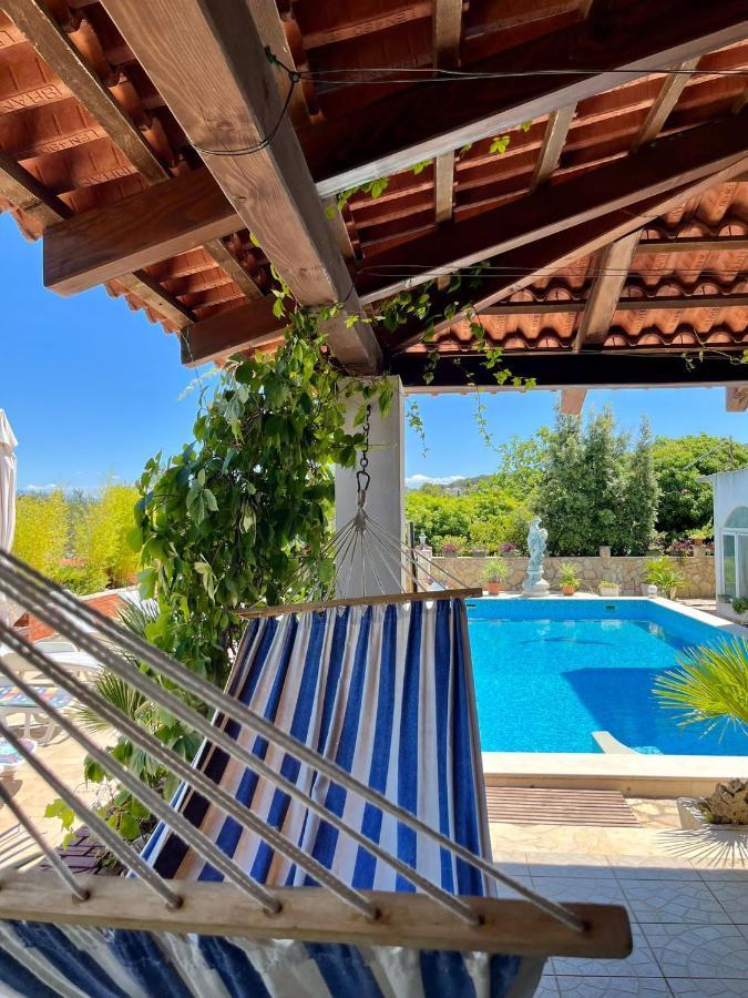 Apartament Gorana Apartman With Swimming Pool Jelsa  Zewnętrze zdjęcie